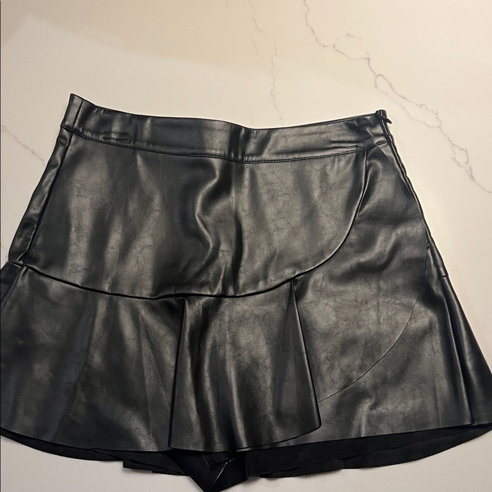 DO+BE Faux Leather Skort - Size Medium